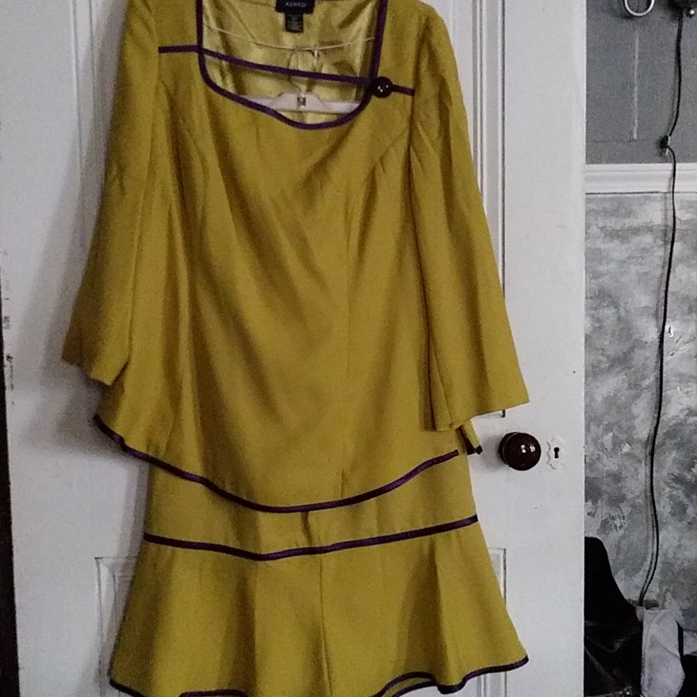 Skirt suit